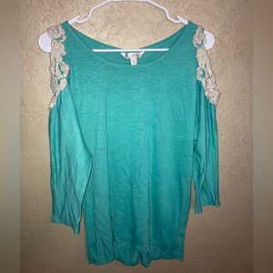 Shoulder Cut-Out Half Sleeve